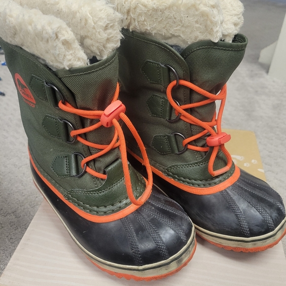 Sorel youth pac boots size 2 - Picture 2 of 3
